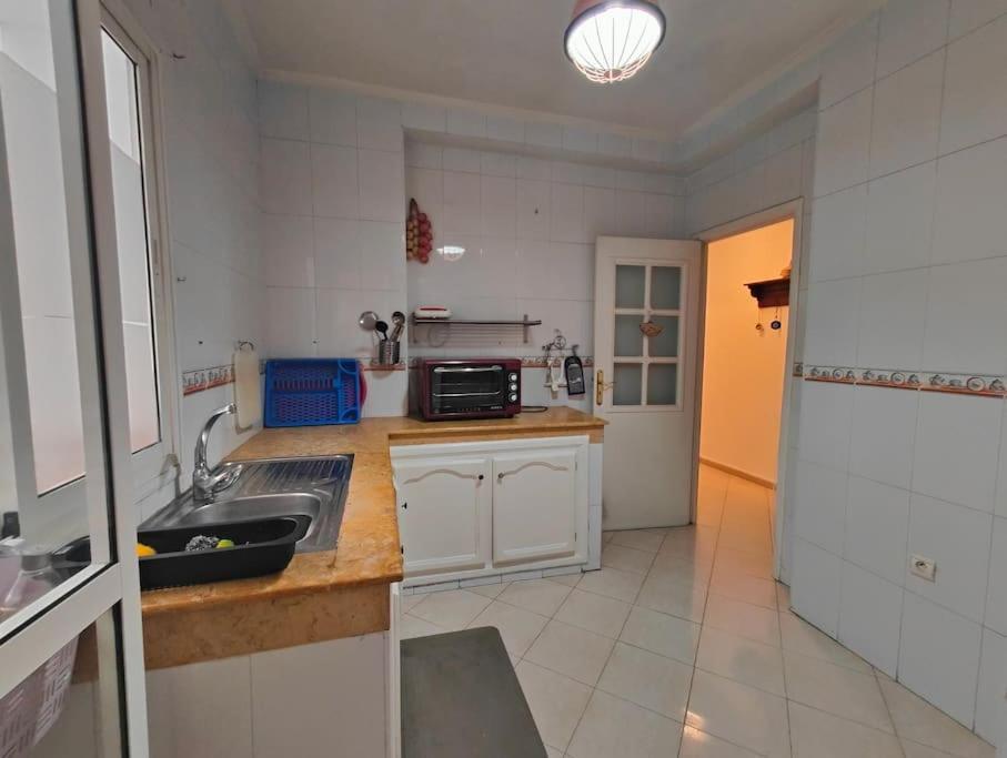 Traditional Spacious 2 Bedroom Center Family *